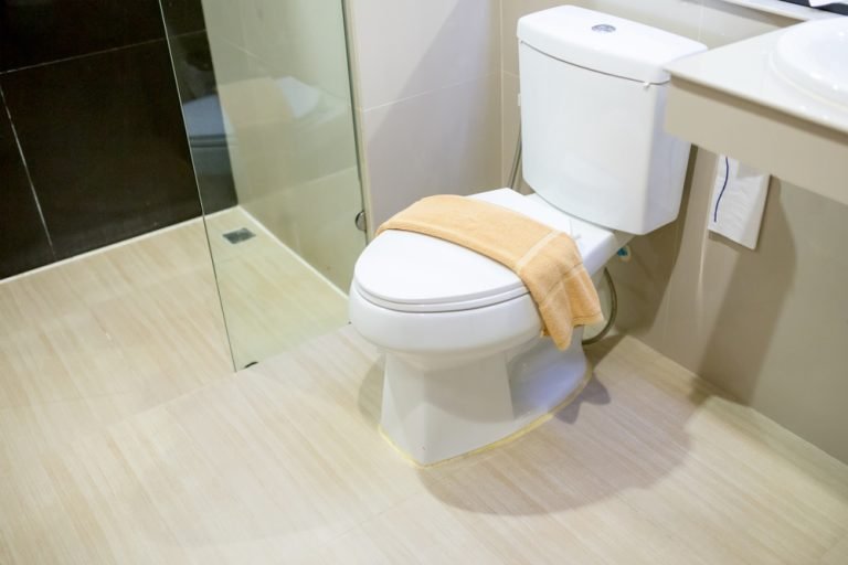 Toilet repair and replacement in Plantation, FL bathroom.